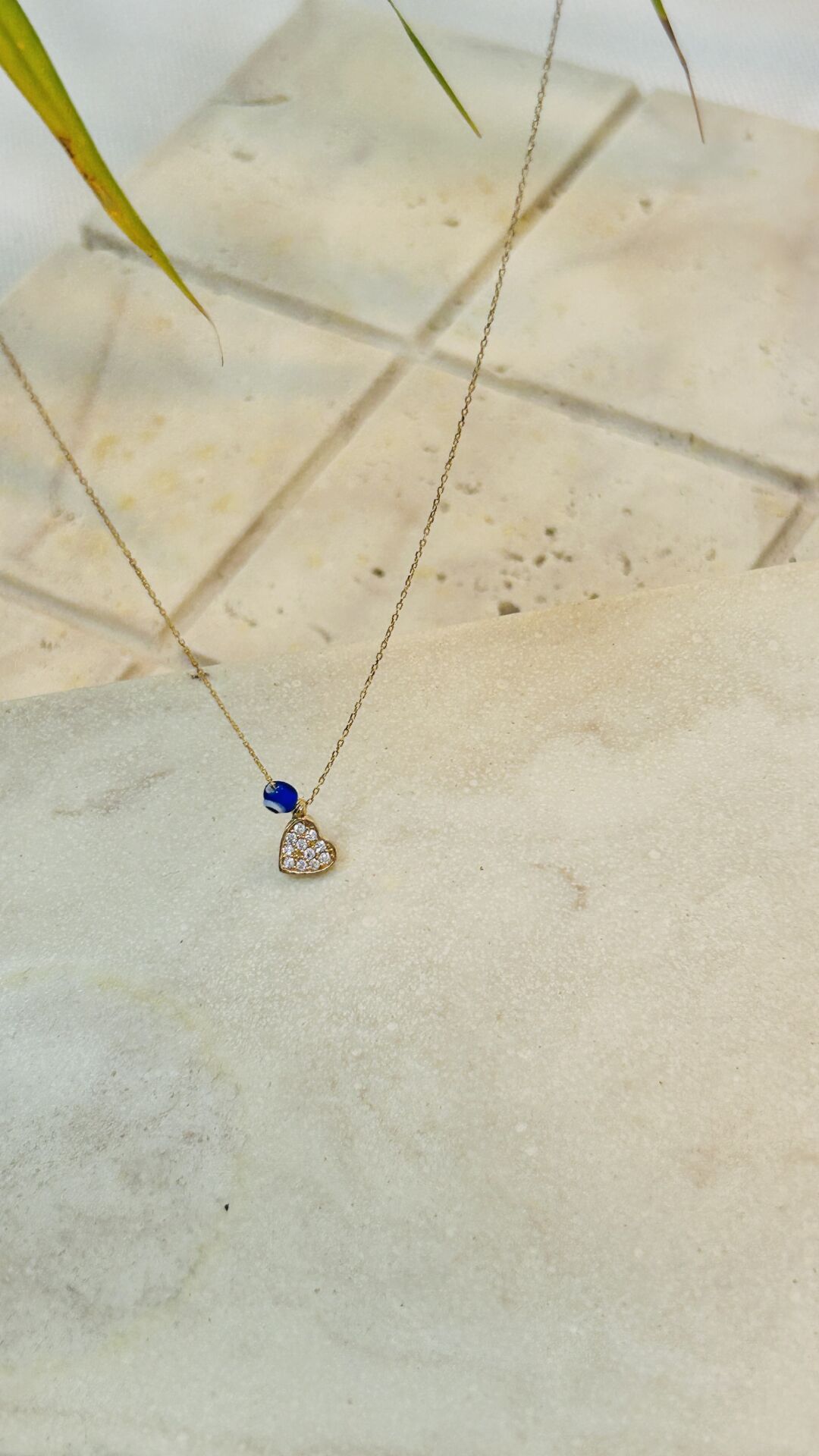 TAŞLI KALPLİ KOLYE