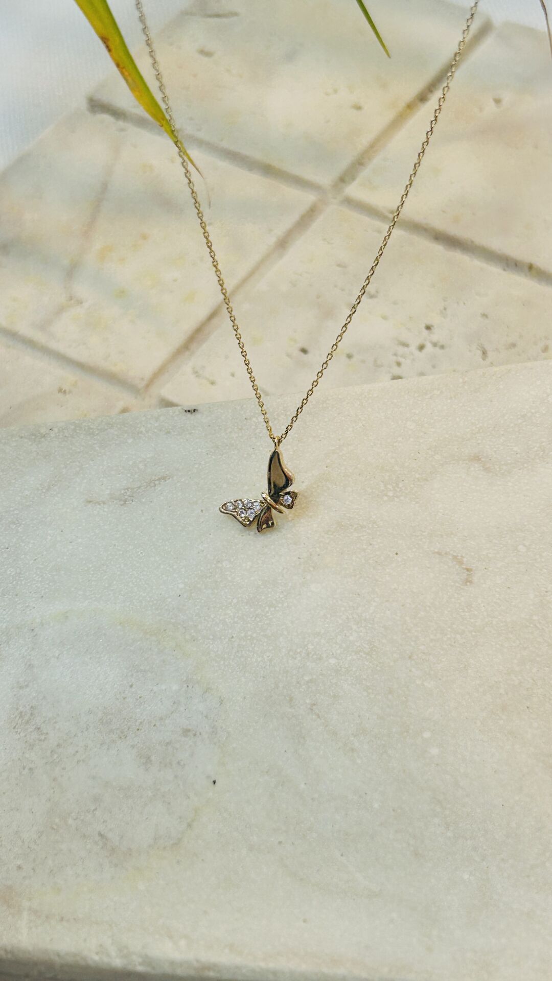 TAŞLI KELEBEK KOLYE