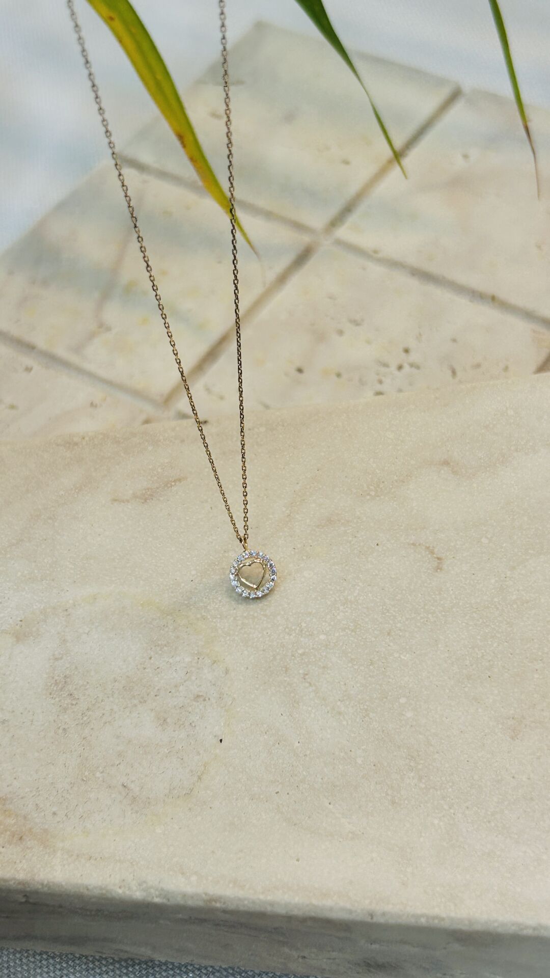 TAŞLI KALPLİ KOLYE