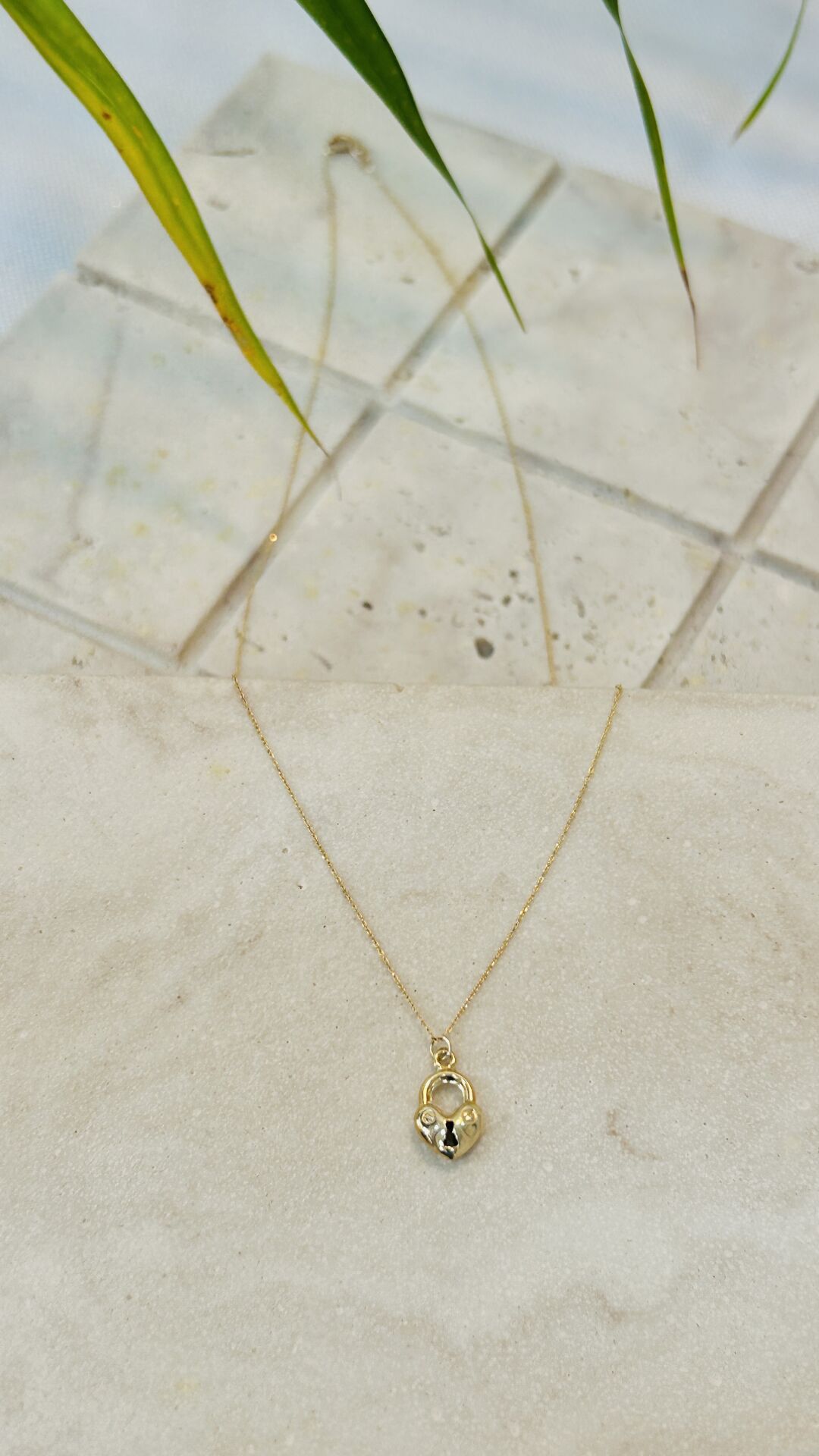 KALPLİ KİLİT KOLYE