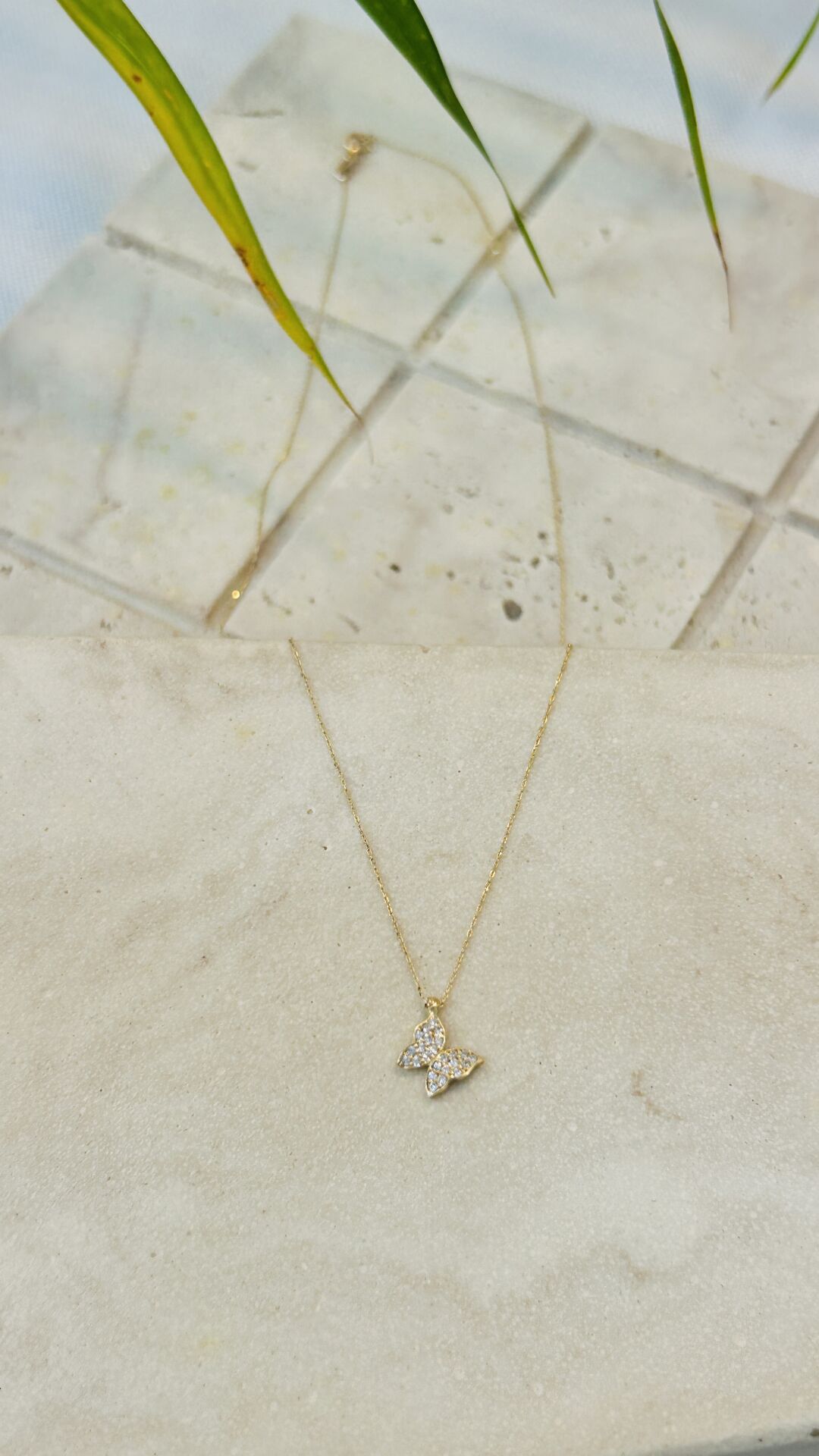 TAŞLI KELEBEK KOLYE