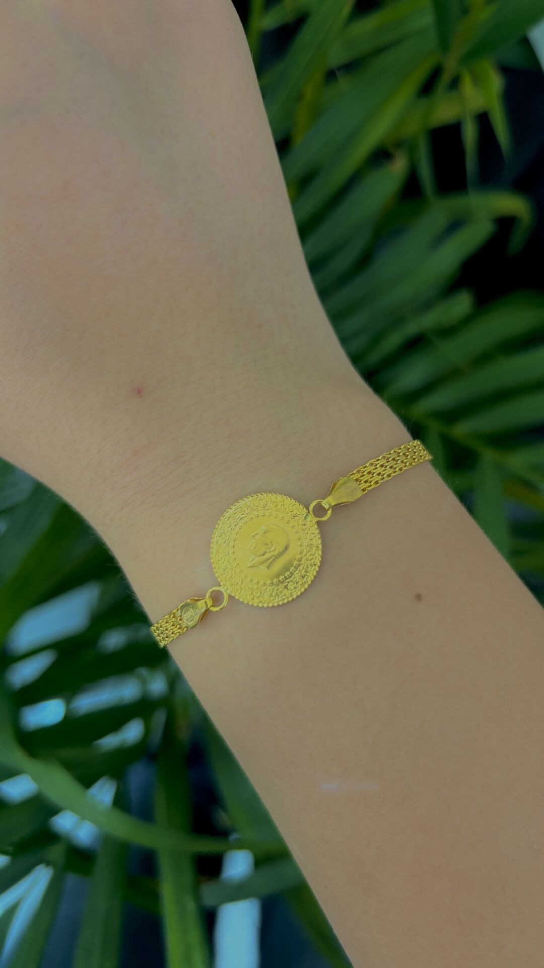 ÇEYREKLİ BİLEKLİK