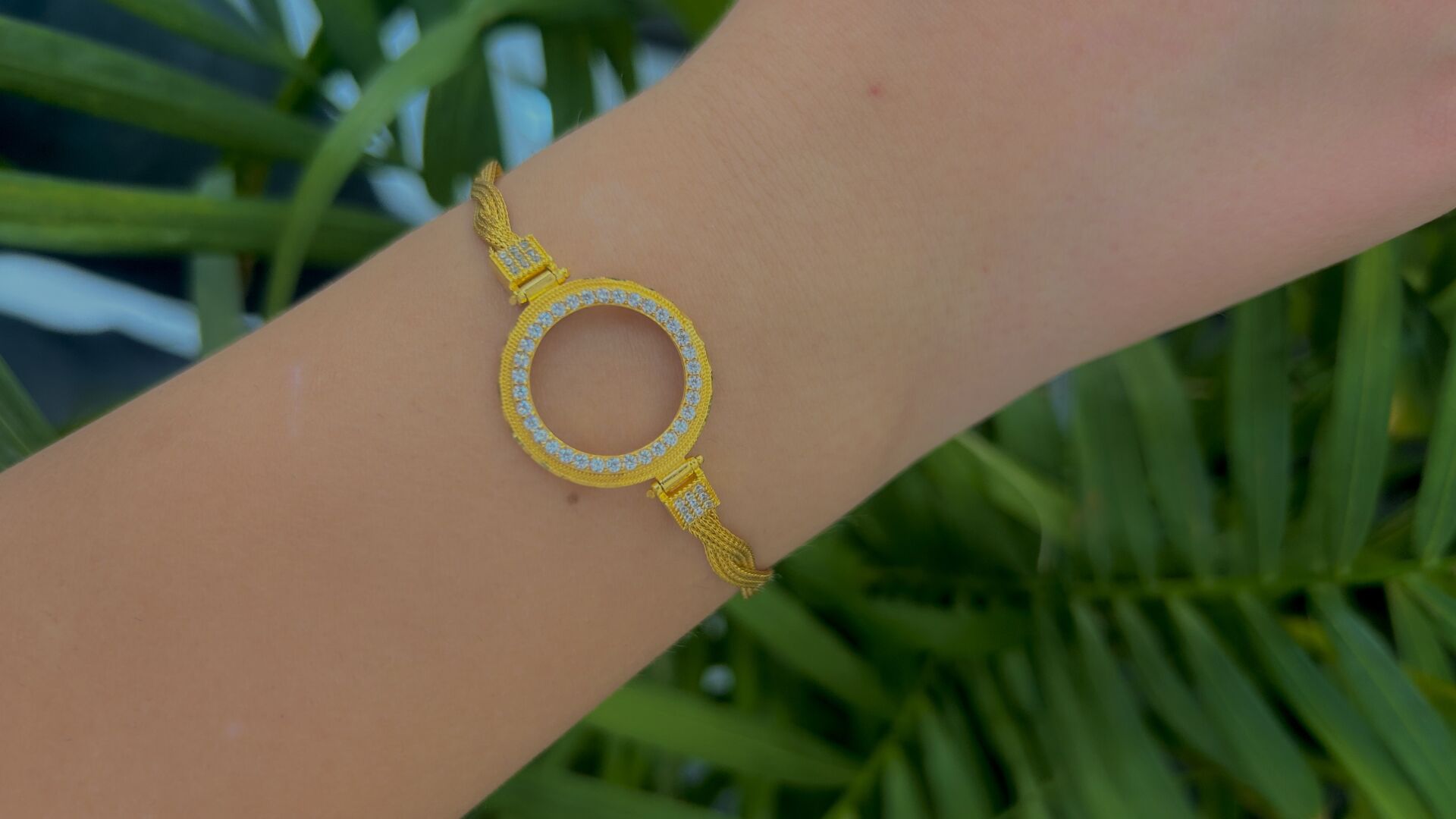 ÇEYREKLİ BİLEKLİK