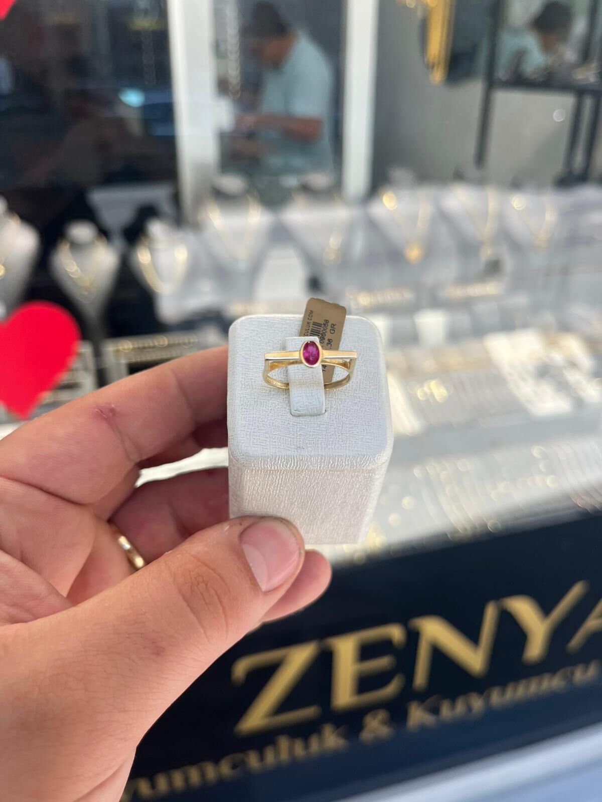 Kırmızı Taşlı Yüzük