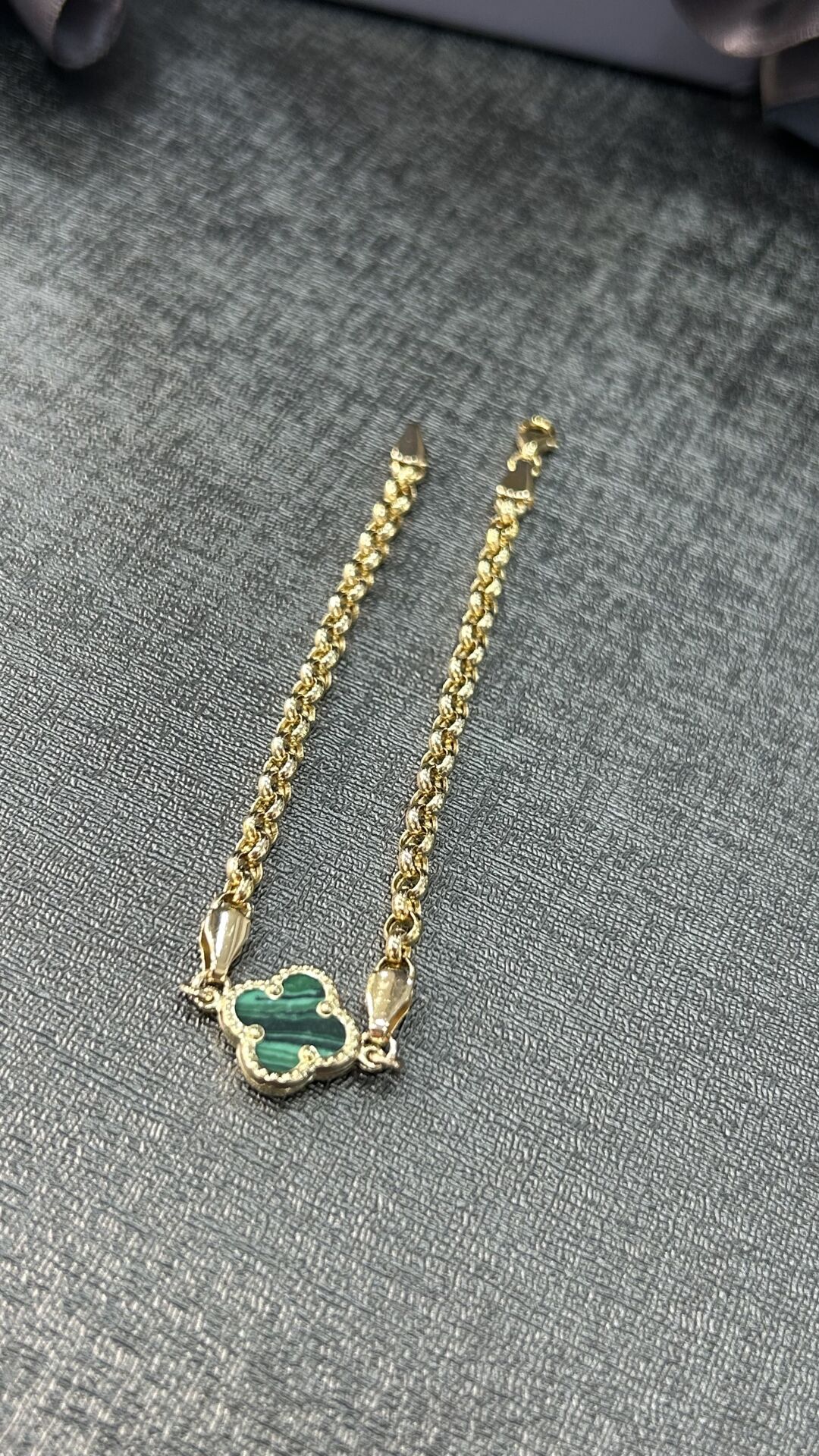 YEŞİL YONCA BİLEKLİK